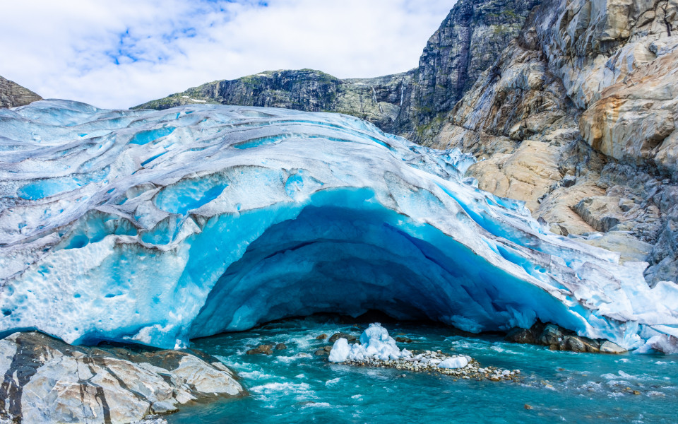 Der Nigardsbreen-Gletscher, ein wunderschöner blauer Schmelzgletscher im Jostedalen-Nationalpark, Norwegen